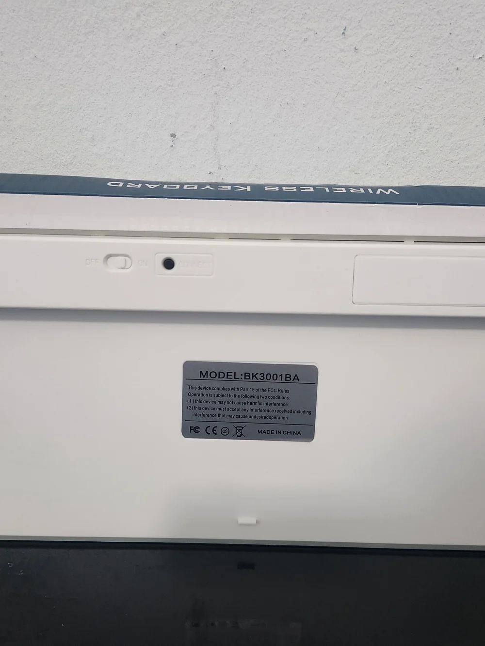 Source Unknown White Wireless Tablet Keyboard
